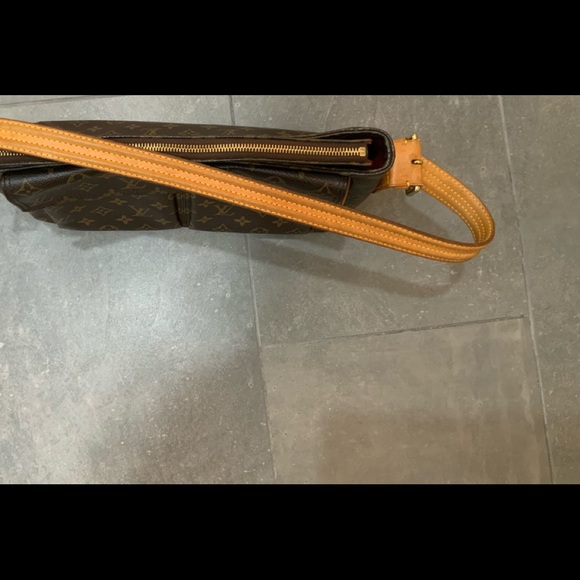 Authentic Louis Vuitton VivaCite GM - Picture 13 of 15